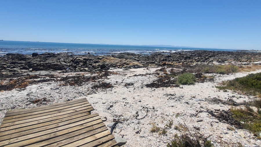  Bedroom Property for Sale in Sandy Point Beach Estate Western Cape